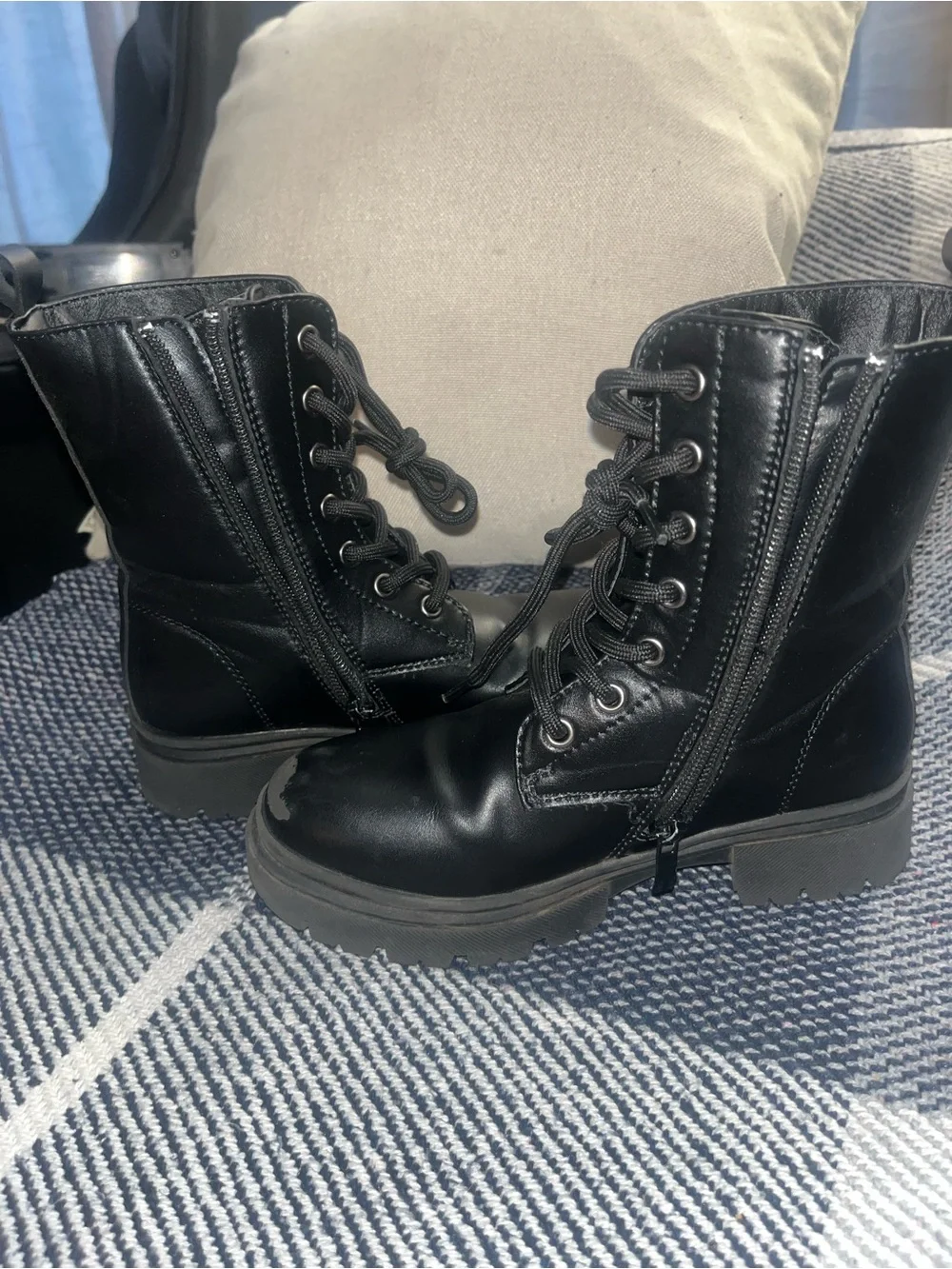 Wondernation girls black boots with star details size 1